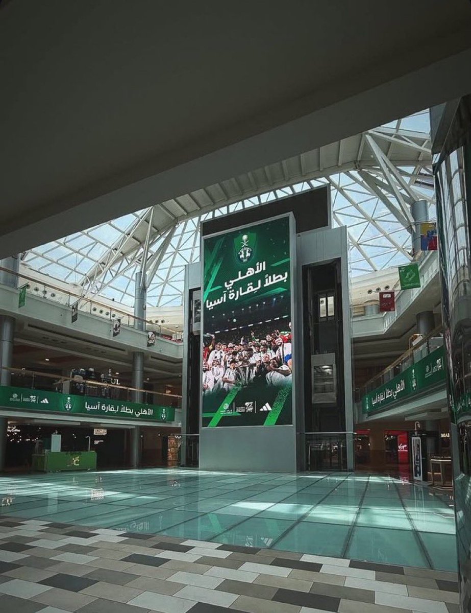 Mr_Adnann's tweet image. تروح المول  
تنزل الشارع  
تروح مشوار بالسيارة 

تشوف الاحتفال بكبير القارة في كل مكان بجدة💚