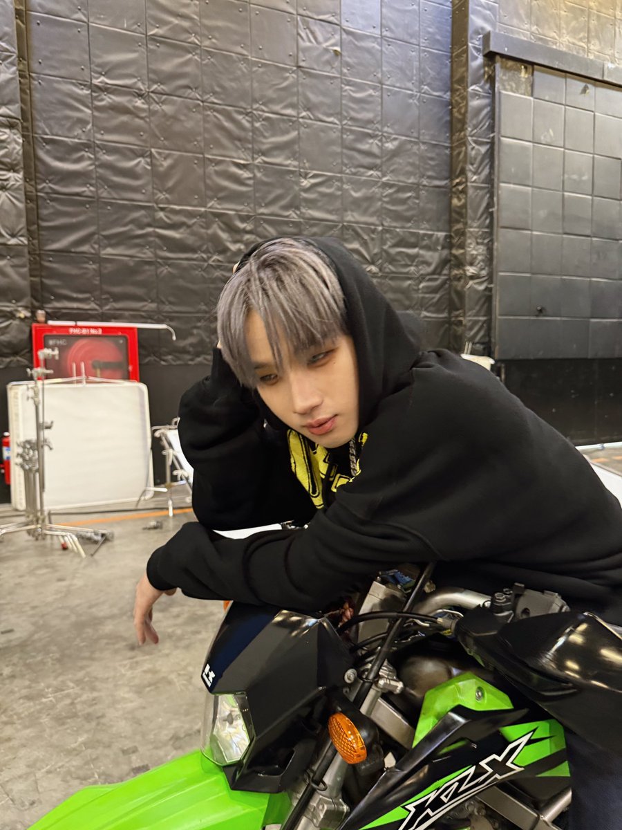 LYKNofficial's tweet photo. เธอขา ทักครับ กลับบ้านยังไงกันนะวันนี้ 🌧️ 
#LYKN_FirstSightMV

🧷https://t.co/gb7kzfFO9l

#LYKN_ทักFirstSight
#LYKN https://t.co/JOrjxiHu9h