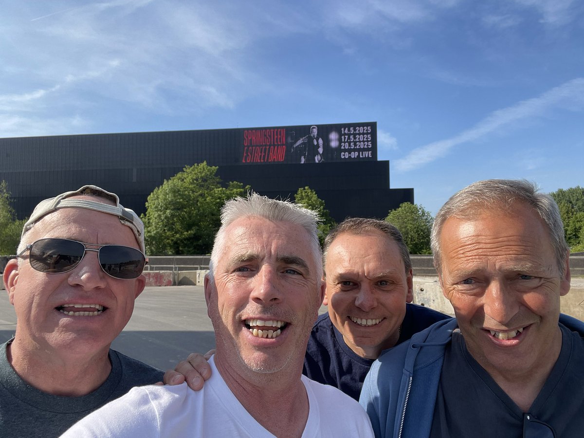 Here we go again, the summer of gigs begins, so far 28 booked over the next 10 weeks.

Starting in Manchester with 3 Springsteen gigs, just realised it is 40 years since my first Bruce gig 😬

Going to be a great summer 👍

#brucespringsteen #gig