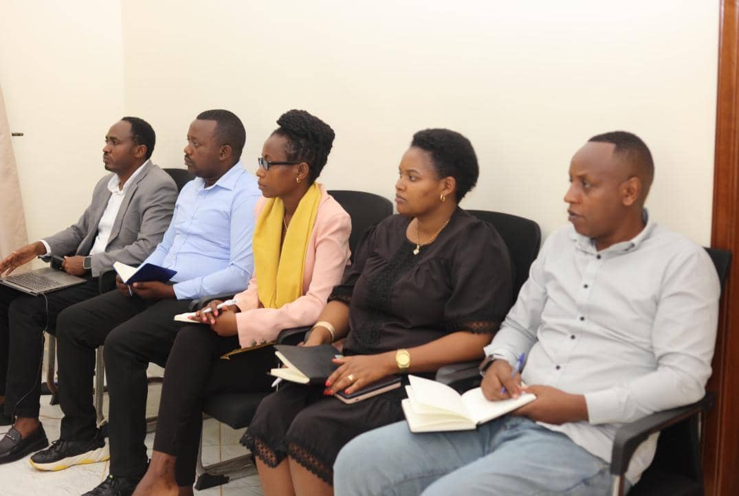 Ngoma Youth Volunteers (@ngomayouth) on Twitter photo Uyu munsi, ku Biro bya <a href="/RwandaEast/">๐๐๐ฌ๐ญ๐๐ซ๐ง ๐๐ซ๐จ๐ฏ๐ข๐ง๐๐ | ๐๐ฐ๐๐ง๐๐</a> habereye inama yahuje Guverineri, Abayobozi b'uturere ,Abahagarariye NYC na RYVCP mu Turere. Ni Inama yibanze ku kunoza New Profiling of HIS, Isuku mu turereย , Uruhare rw'urubyiruko mu gukemura ibibazo bya HSI ,ndetse na Siporo. Uyu munsi, ku Biro bya <a href="/RwandaEast/">๐๐๐ฌ๐ญ๐๐ซ๐ง ๐๐ซ๐จ๐ฏ๐ข๐ง๐๐ | ๐๐ฐ๐๐ง๐๐</a> habereye inama yahuje Guverineri, Abayobozi b'uturere ,Abahagarariye NYC na RYVCP mu Turere. Ni Inama yibanze ku kunoza New Profiling of HIS, Isuku mu turereย , Uruhare rw'urubyiruko mu gukemura ibibazo bya HSI ,ndetse na Siporo.
