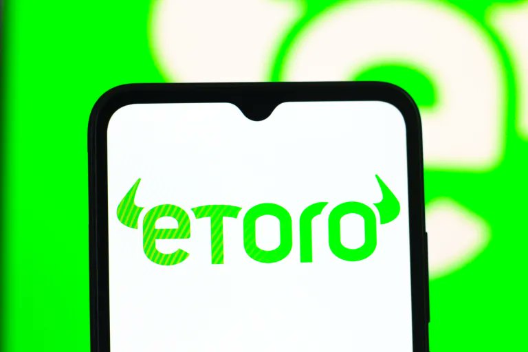 π¨ BREAKING : L'app di trading azionario eToro decolla del 30% al debutto in IPO, portando la valutazione a 6 miliardi di dollari