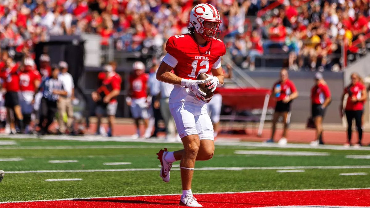 RjLopez__'s tweet image. After an amazing showcase and a great conversation with @mac4fb and @MChorowicz I’m humbled to announce I received an offer from central!!! @alaqcfootball @PatriotsDC @tsdevil64 @mxrd15 @TyDetmer14 @CoachRWinkler @azblackbox @raedwards8 @NesbitBob @randjensen52020 @azc_obert #TYJ