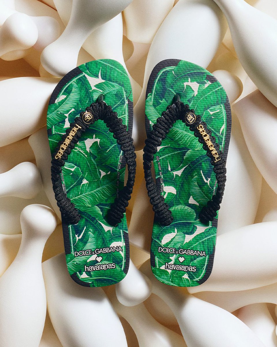 Just Landed: Dolce&amp;Gabbana x Havaianas 🙌

The two iconic brands reunite for another must-have collection of flip-flops, fusing vibrant Brazilian energy with Dolce&amp;Gabbana’s unmistakable Italian design 👏.

flannels.visitlink.me/c-1HEb