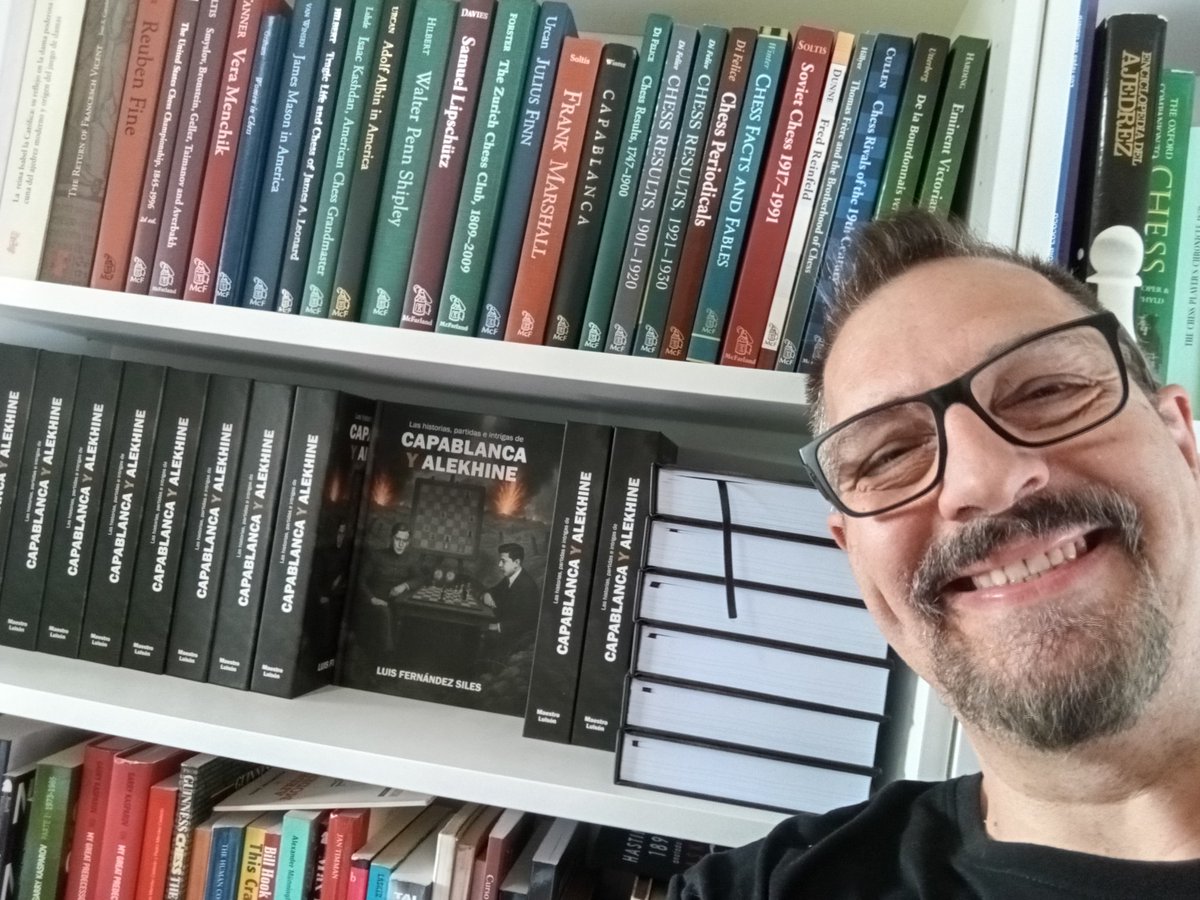 capakhine's tweet image. Acaban de salir de imprenta. Los libros adquiridos en preventa ya vuelan hacia sus nuevos hogares. 440 páginas, tapa dura, cinta de marcado de lectura. Muy contento con el resultado final.
👇👇 👇
capakhine.es/index.php/blog…