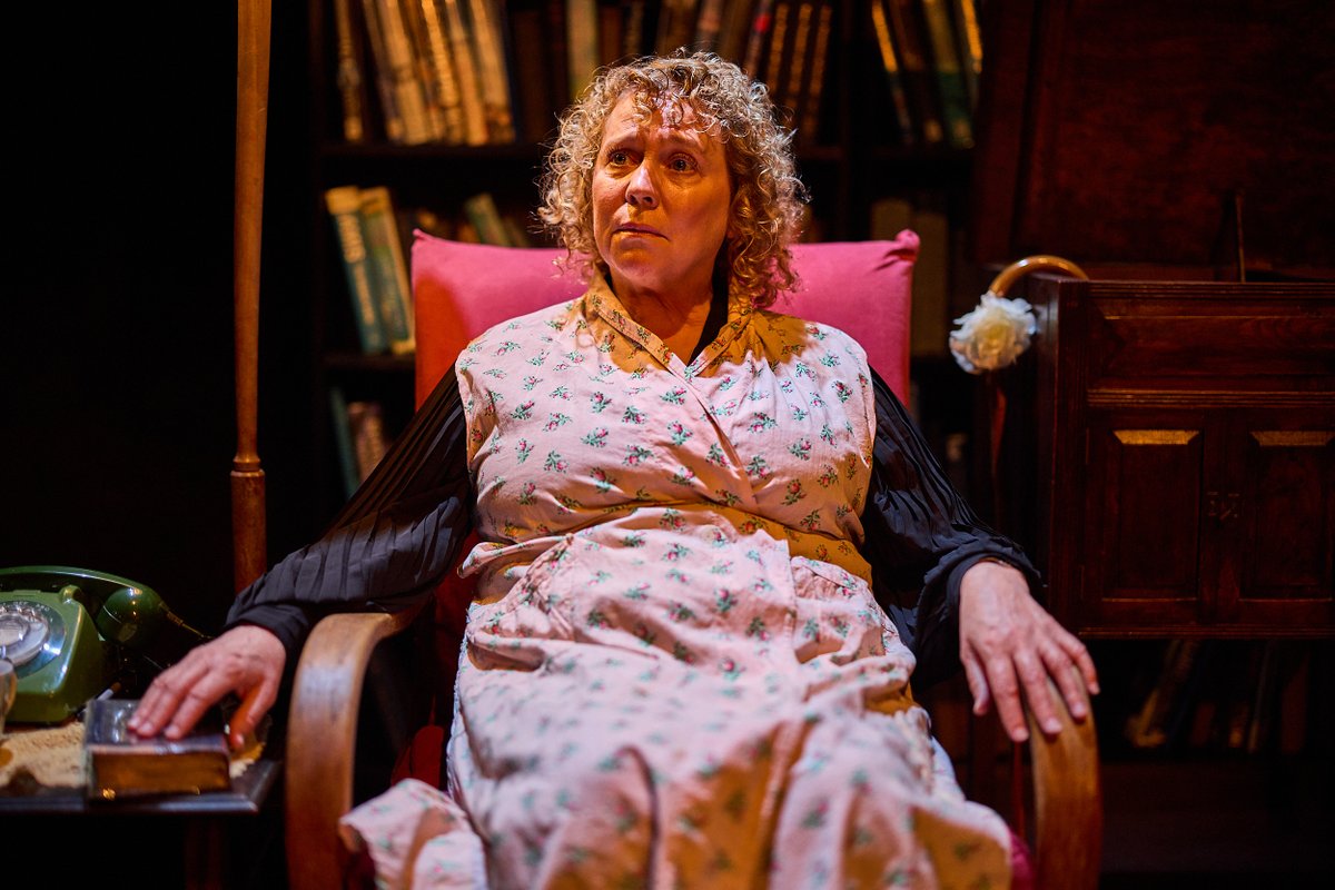 The Other Palace (@theotherpalace) on Twitter photo ⭐️⭐️⭐️⭐️"A bitter-sweet journey, touching and funny" <a href="/TheReviewsHub/">The Reviews Hub</a>
Catch amazing Lara J. West in the one-woman show, One Kiss, on 12 Jun: theotherpalace.co.uk/one-kiss/.
This funny musical play with a big heart, is a comical & insightful journey through womanhood.
📸- Andrew Moore ⭐️⭐️⭐️⭐️"A bitter-sweet journey, touching and funny" <a href="/TheReviewsHub/">The Reviews Hub</a>
Catch amazing Lara J. West in the one-woman show, One Kiss, on 12 Jun: theotherpalace.co.uk/one-kiss/.
This funny musical play with a big heart, is a comical & insightful journey through womanhood.
📸- Andrew Moore