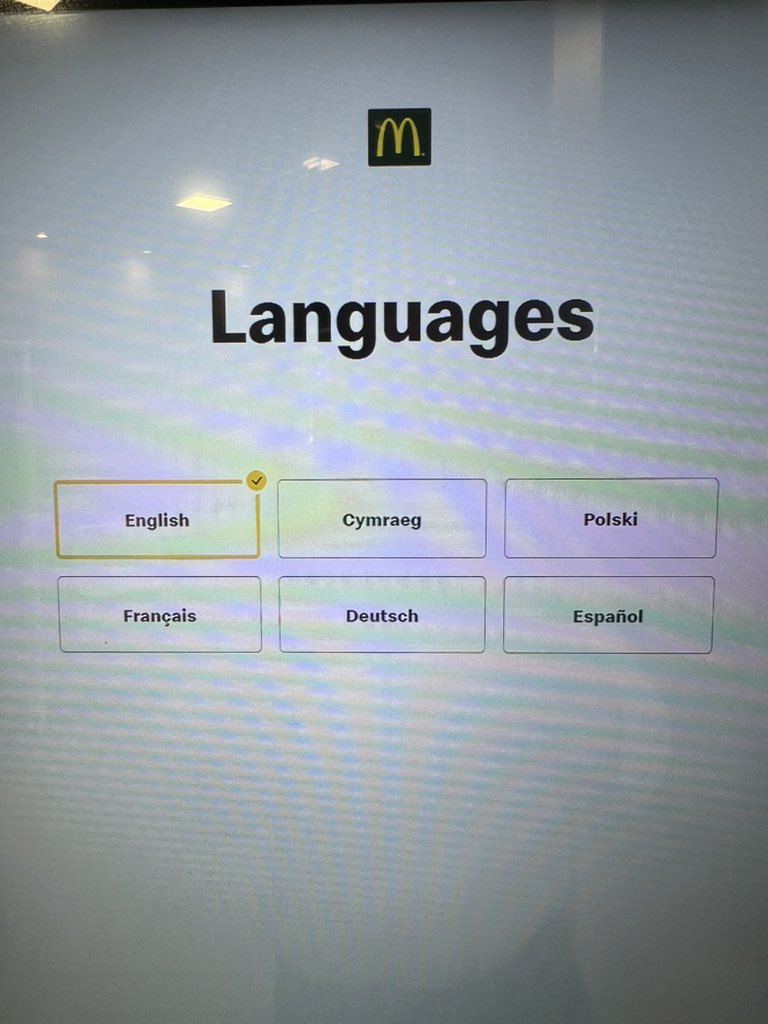 LanguageCoach's tweet image. Great to see @McDonaldsUK embrace #multilingual -ism at their order screens in #London #Mfl #learnGerman