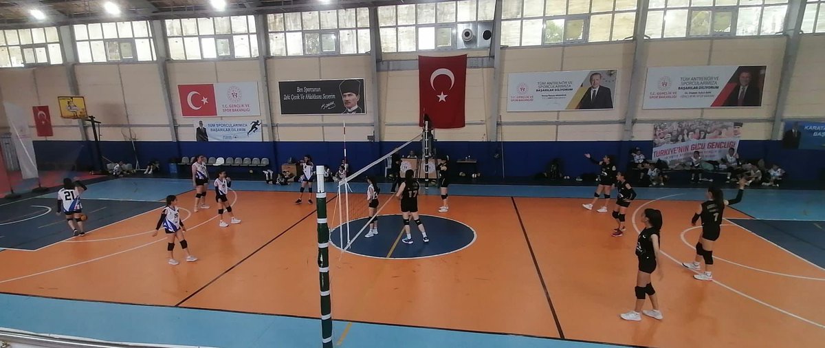 GSB_Adana's tweet photo. 📍Karataş

19 Mayıs Atatürk’ü Anma, Gençlik ve Spor Bayramı Gençlik Haftası kapsamında düzenlenen Voleybol Kız Gençlik Kupası Müsabakası büyük bir coşku ve heyecanla gerçekleştirildi.

Müsabaka sonunda dereceye giren genç sporcularımıza madalyaları takdim edildi. https://t.co/A2MN8qgAjP