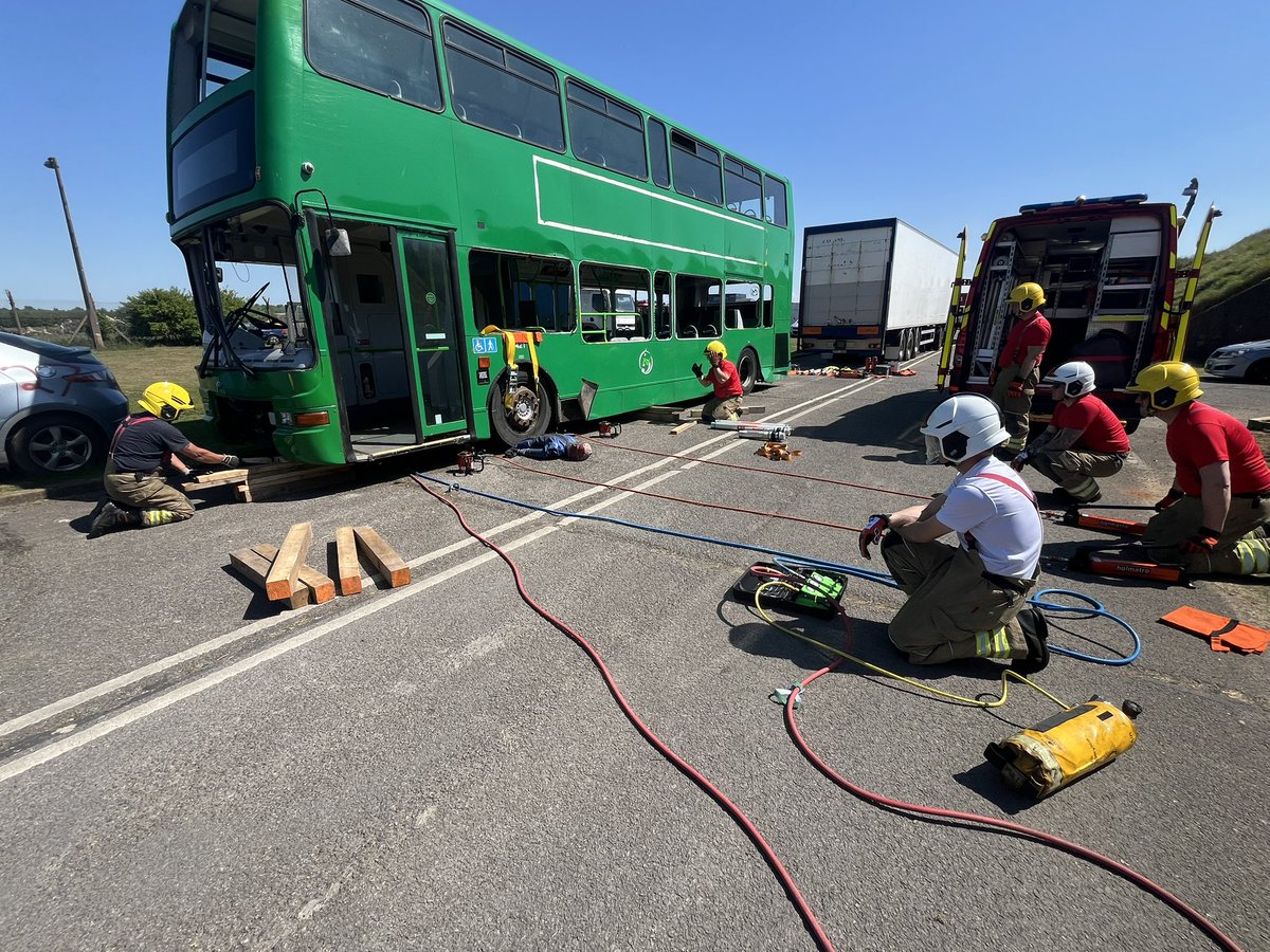 GLTechRescue's tweet image. Heavy Rescue Operator Refreshers/ revalidation completed for @LincsFireRescue 
A bespoke two days input based around their Technical Rescue Vehicles equipment inventory. 
#heavyrescue #extrication #relocation United Kingdom Rescue Organisation National Fire Chiefs Council - NFCC