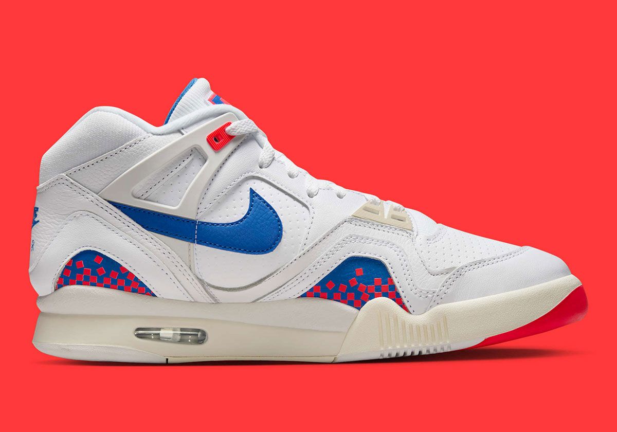 SneakerNews tweet picture