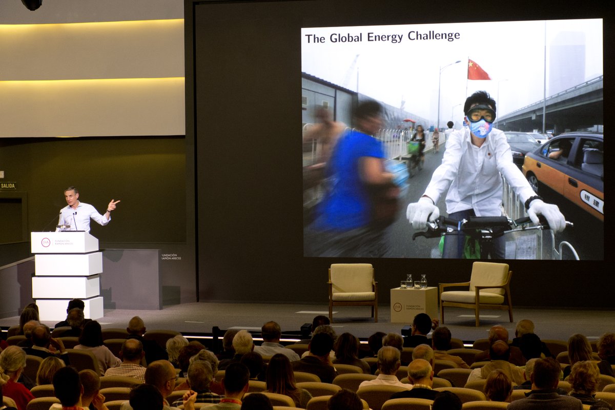 ICS Unav (@ics_unav) on Twitter photo #Conferencia "La dimensión económica del desafío energético global"
👉Michael Greenstone, director del Institute for Climate and Sustainable Growth de la <a href="/UChicago/">The University of Chicago</a> en la <a href="/FundacionAreces/">FundaciónRamónAreces</a>
<a href="/raulbajob/">Raúl Bajo</a>, investigador del <a href="/ncid_unav/">NCID</a>, presentó al ponente #Conferencia "La dimensión económica del desafío energético global"
👉Michael Greenstone, director del Institute for Climate and Sustainable Growth de la <a href="/UChicago/">The University of Chicago</a> en la <a href="/FundacionAreces/">FundaciónRamónAreces</a>
<a href="/raulbajob/">Raúl Bajo</a>, investigador del <a href="/ncid_unav/">NCID</a>, presentó al ponente