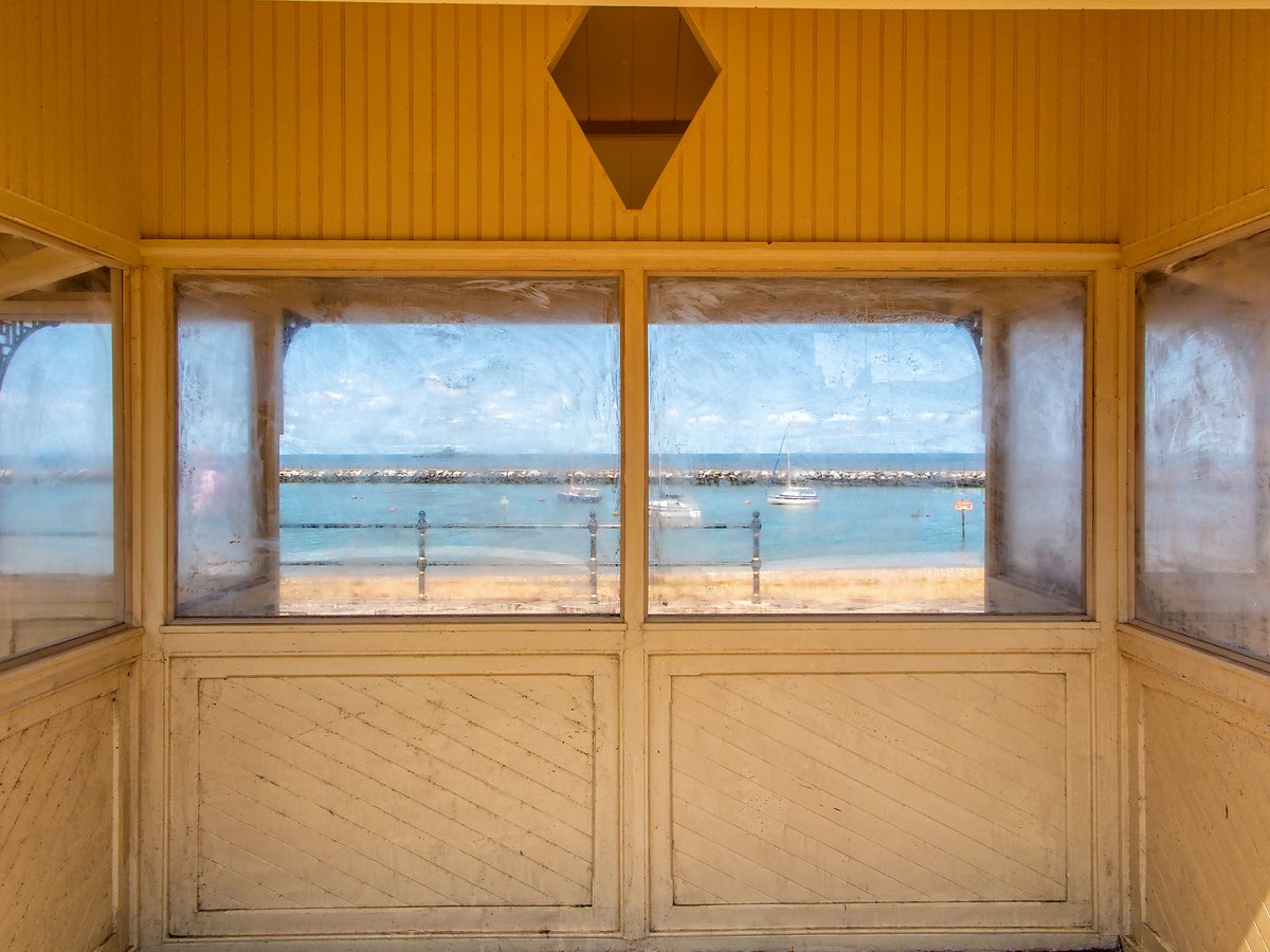 #135 Clouded Vision, Herne Bay, 16/05/2023 

Thanet was a great place for a seaside photographic wander.  All the various towns had totally different atmospheres. Herne Bay had a slightly down at heels, old fashioned charm.

#photography #thanet #seaside #hernebay
