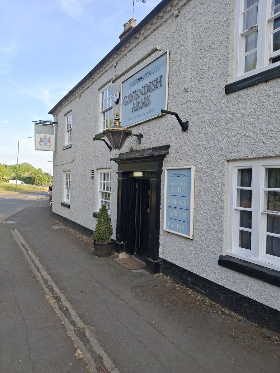 All good wanders inevitably lead to a country pub.

#RiverDove
#Doveridge