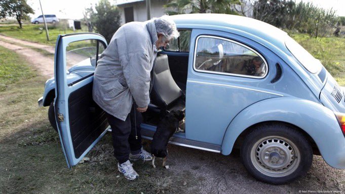 Se fue liviano de equipaje el gran Pepe Mujica. Su trayectoria de vida incorruptible, vertical, austera, integra y su capacidad intelectual-filosófica de interpretar los nuevos tiempos históricos es la trayectoria digna de un auténtico revolucionario. Hasta siempre camarada.