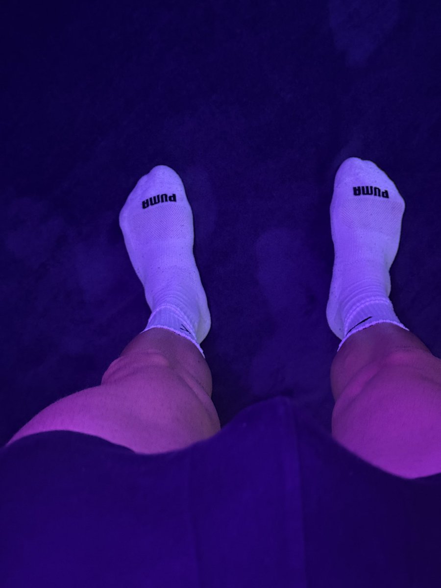 FitSwimmerMax's tweet photo. after gym 🤍

#socks #ck #puma #whitesocks #guy #lad #swimmer #gym #horny https://t.co/NJWKTLZixk