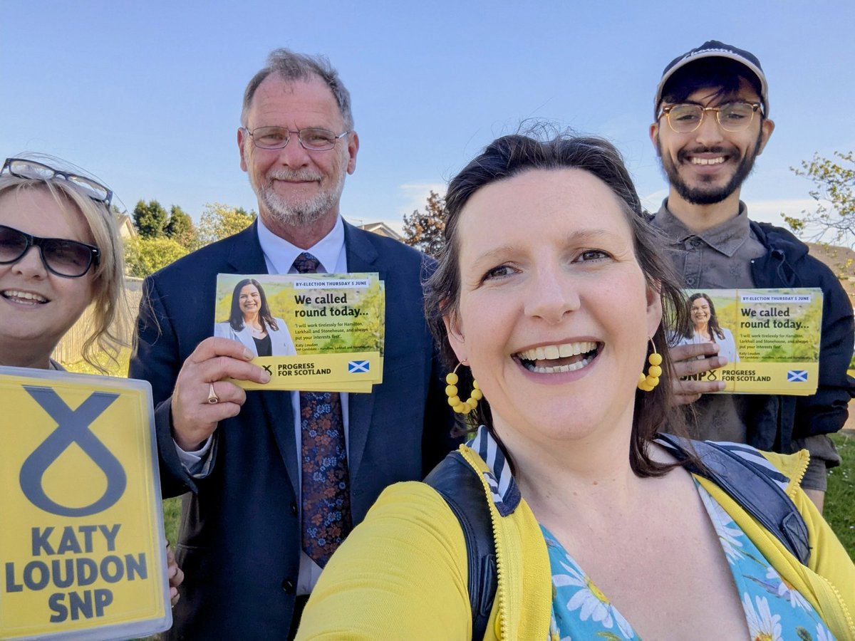 Great canvas today in Larkhall for <a href="/KatyLoudonSNP/">Cllr Katy Loudon</a> and <a href="/theSNP/">The SNP</a> 💛 Although <a href="/alexgill_/">Alex Gill</a> and I are perhaps to chatty on the doors with voters! Some great feedback though. #VoteSNP #ActiveSNP