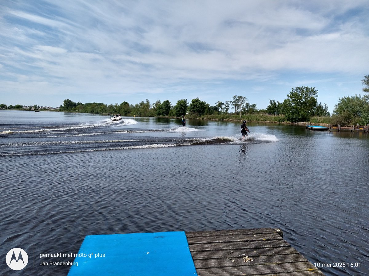 Heerlijk waterskien op het Belterwiede bij het surfstrandje