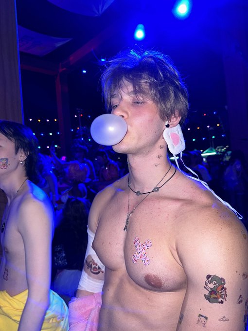 Watch Chase's leaked NSFW photo on TwXstars