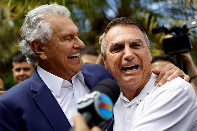 Fernando_Verne's tweet image. RONALDO CAIADO que é pré candidato a presidência em 2026 disse agora em entrevista p/ GLOBONEWS que se ele for eleito presidente da República irá ANISTIAR JAIR BOLSONARO.
 
É mais um entusiasta das FAKE NEWS. Um latifundiário que odeia o povo trabalhador.

LULA 2026.