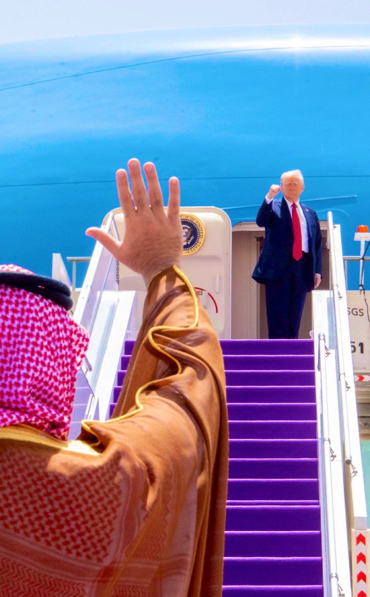 صحبتك السلامة يا صديقنا العزيز ..
وكن على يقين بأنك في زيارتك القادمة للرياض ستتفاجأ أكثر وأكثر بما ستراه من تطور  وتقدم على جميع الاصعدة  ، فقائدنا الملهم #محمد_بن_سلمان لن يرتاح حتى يفي بكل الوعود ويحقق كل الأحلام 🇸🇦🇸🇦

#الرياض_عاصمة_القرار
#الرئيس_الأميركي_في_الرياض