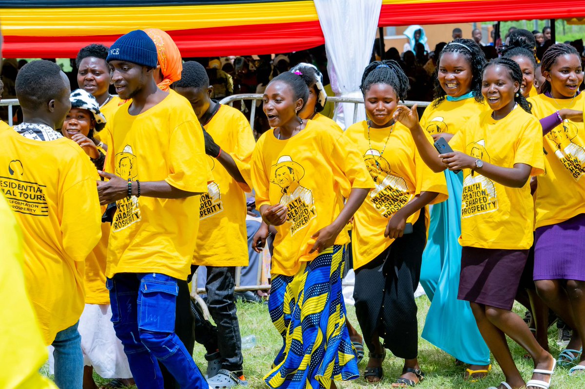 JaneBarekye's tweet image. In Kasese again i welcomed H.E the President @KagutaMuseveni to commission the Rwenzori Presidential skilling  hub. As he has been doing in different regions of our country.
