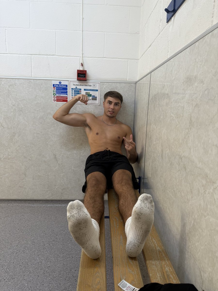 Sat opposite me in the changing room leaves you with no choice but to submit and sniff those sweaty gym socks🤣