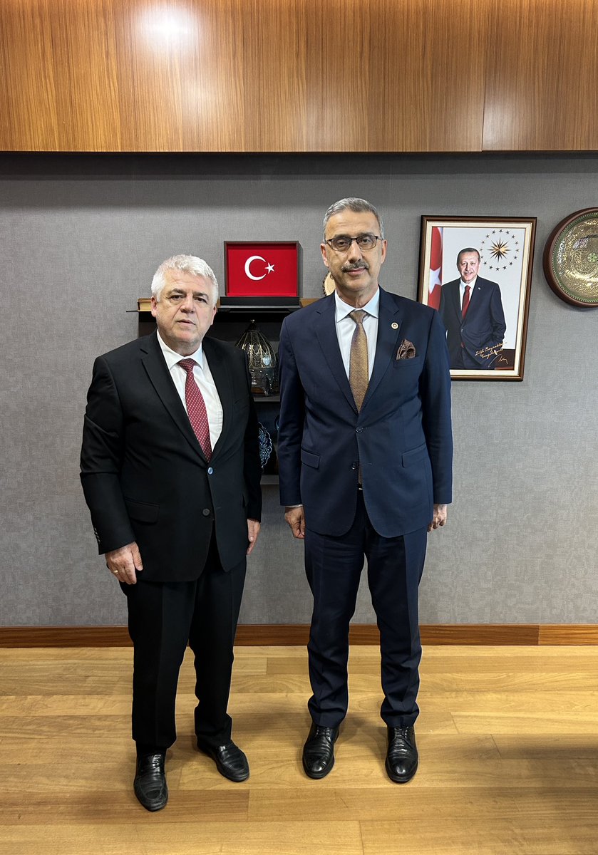 📍TBMM

Gazi Meclisimizde konuğumuz olan önceki dönem Erenler Belediye Başkanımız Rahmi Şengül’e nazik ziyaretleri nedeniyle teşekkür ediyorum.