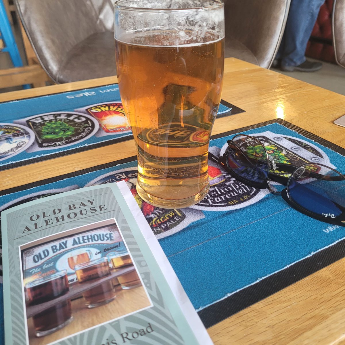 Quick pint in the <a href="/oldbayalehouse/">Old Bay Alehouse</a> 🍻