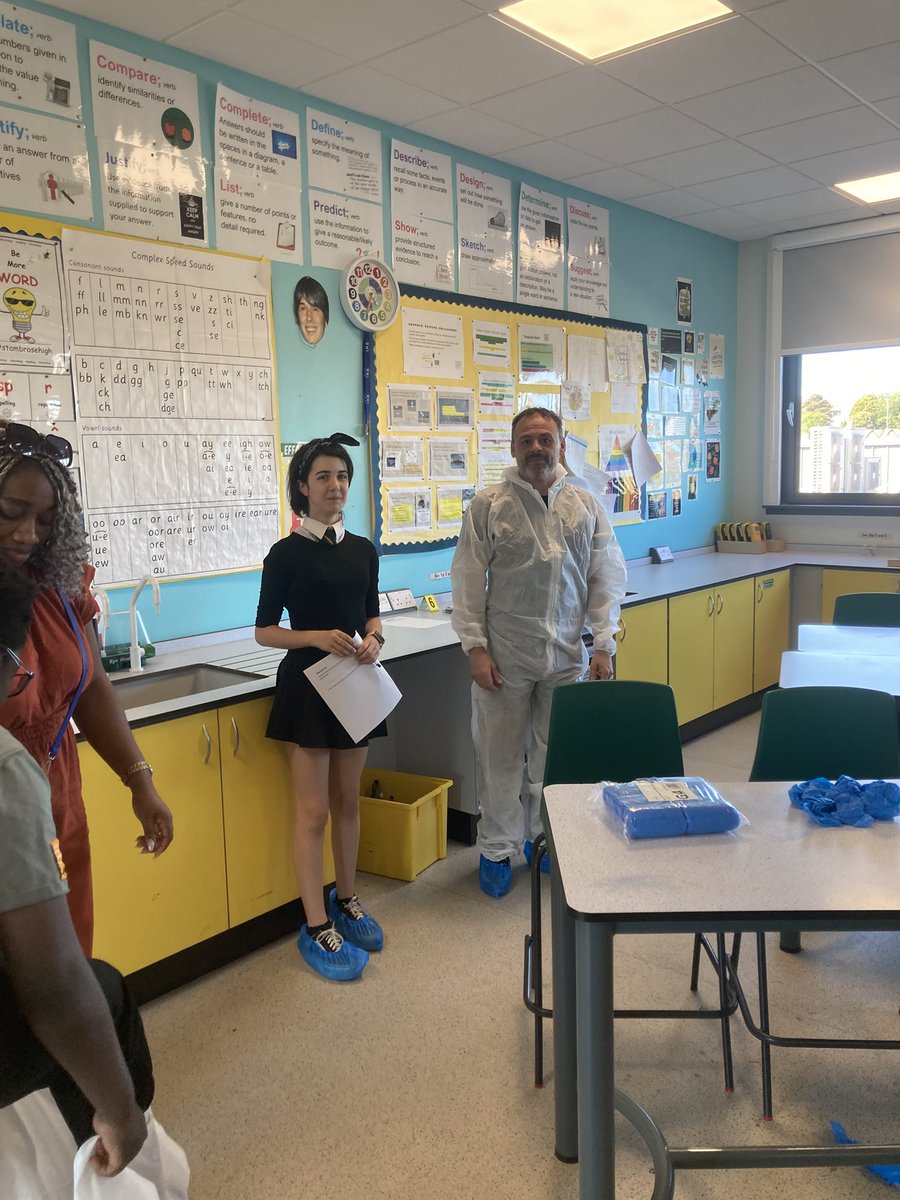 StAmbroseSci's tweet image. Who done it! A wonderful family engagement night with Miss Donnelly leading the investigation along with Miss McGurk. #STEM #Family #Ambees