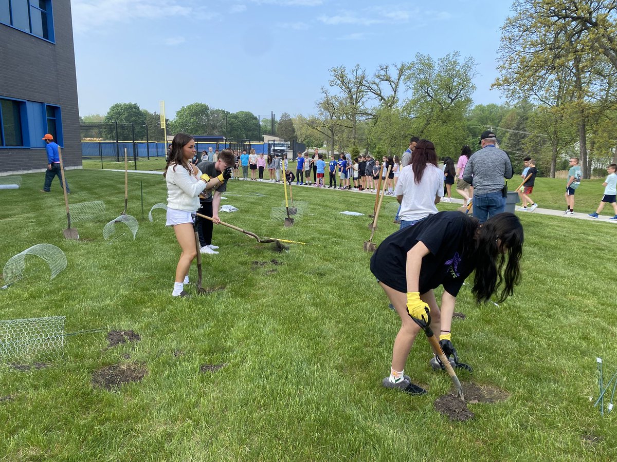 McKenna Serowka (@mckenna_serowka) on Twitter photo Students from Environmental Science, APES, and Physical Science increasing the canopy coverage in our learning community by planting trees! #LZHSScience <a href="/LaurenMcLZ95/">Lauren McArdle</a> <a href="/LyleErstad1/">Lyle Erstad</a> <a href="/GalltKelley/">Dr. Kelley Gallt</a> Students from Environmental Science, APES, and Physical Science increasing the canopy coverage in our learning community by planting trees! #LZHSScience <a href="/LaurenMcLZ95/">Lauren McArdle</a> <a href="/LyleErstad1/">Lyle Erstad</a> <a href="/GalltKelley/">Dr. Kelley Gallt</a>