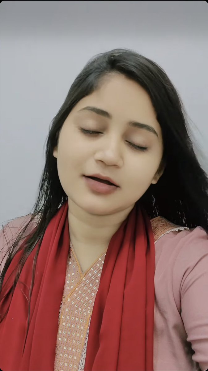 খান্দানি মাগি সুমার পুটকিতে যখন পিছন থেকে ধোন ভরে দেয় তখন সে এভাবেই রিয়েকশন দেয়!!!চুতমারানি মাগির রিয়েকশন দেখেই বুঝা যায় ও কত্তবড় চোদারু মাগি। বেশ্যা মাগি সুমা🥵🥵