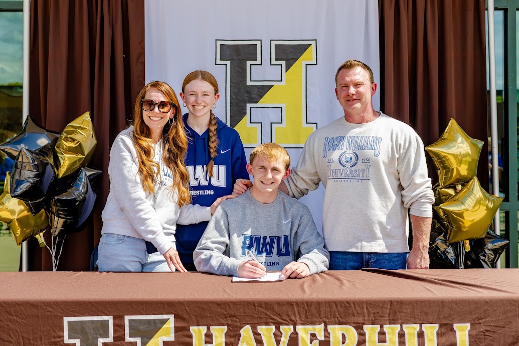 Cale Wood has committed to the wrestling program at Roger Williams University. Congratulations Cale!!!