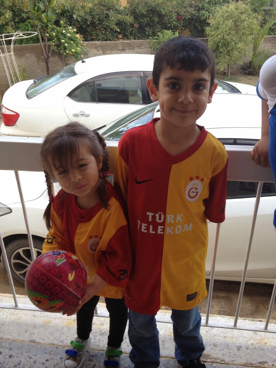 Top elinden düşmezdi,
Bir de satranç taşları,
Galatasaray aşkı ile babasının kızı,
Güzel kızım,
Çok az kaldı annem,
Selin'im 🤍🤍🤍
#selinkarakaya
#isiasolasıkast 
#isiasortakdavamız