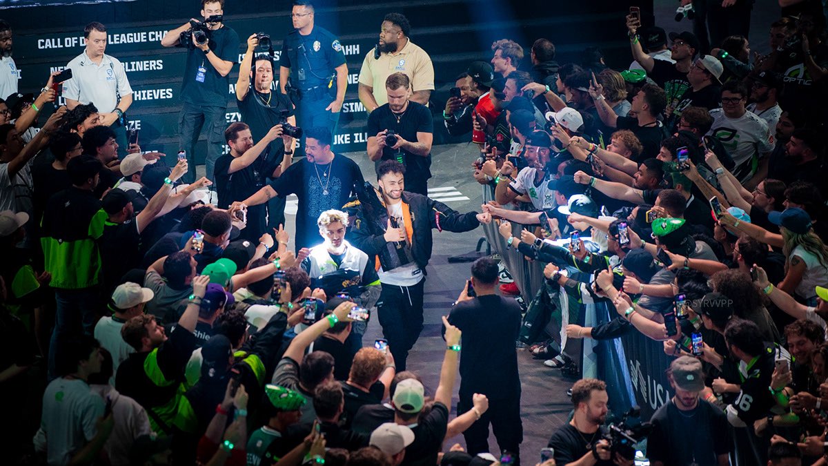 syrupfx's tweet image. It costs $0.00 to support a 27 year old photographer