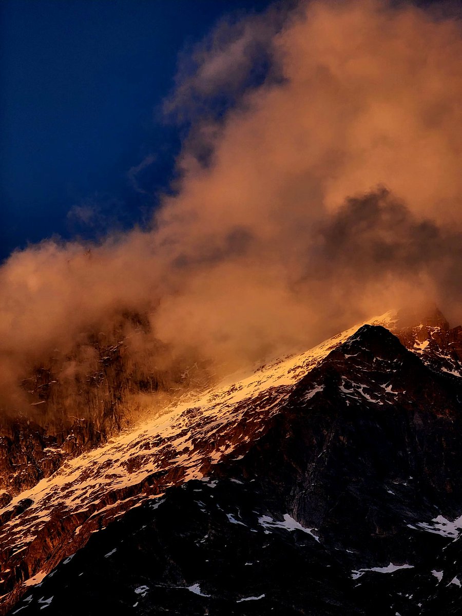 KamdarNeville's tweet image. 17.04.2025 
Kamru, HP.
#himachalpradesh
#iceandfire
#mountains