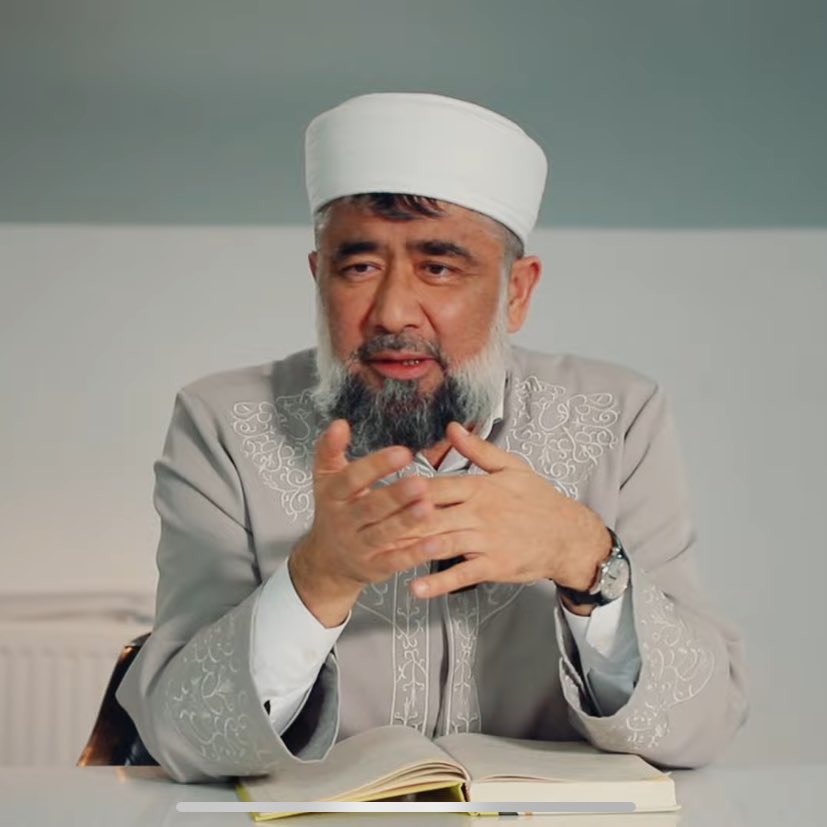 fratavci1989's tweet photo. Nurettin Yıldız’a bi yumurta atıldı diye dünden beridir yer yerinden oynuyor ki oynaması lazımda çünkü ortada haksızlık var.

Diğer tarafta birkaç gün önce Türkiye tarafından Özbekistan’a iade edilen Alisher Tursunov adında bir alim var kimsenin çıtı çıkmıyor.

Neden mi?

Nedeni şu;
Nurettin Yıldız’a haksızlık edenler kemalist,sosyalist,din ile mesafeli kimseler.
Özbek alim Alisher Tursunov’a zulmeden ise dindar bir hükümet.

Yani?

Yanisi şu;
Türkiye’de ki dindarlar otoritenin kendilerine çizdiği sınır kadar dindardırlar.

“Alisher Tursunov,Allah’a emanetsin” 💔