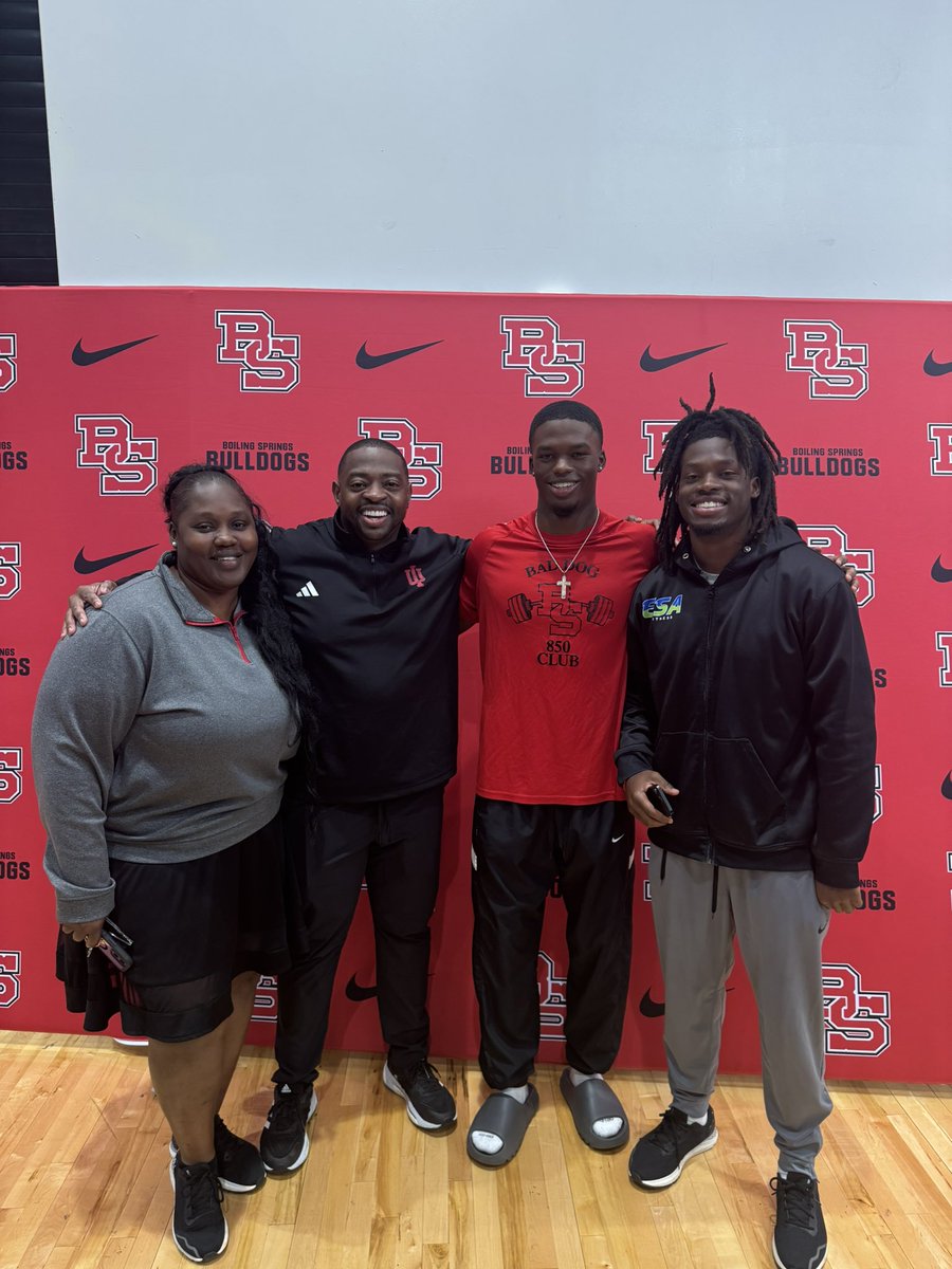 Jeremiah “JFav” Favorite (@jfavv9) on Twitter photo Thank you <a href="/CoachOjong/">Coach Rod Ojong</a> for stopping by the school today to talk to me, my family, and coaches! <a href="/CoachMeehanF/">Coach Francis Meehan</a> <a href="/IUFBRecruiting/">Indiana Football Recruiting</a> <a href="/Hoosier_Huddle/">Hoosier Huddle</a> 🔴⚪️!!! Thank you <a href="/CoachOjong/">Coach Rod Ojong</a> for stopping by the school today to talk to me, my family, and coaches! <a href="/CoachMeehanF/">Coach Francis Meehan</a> <a href="/IUFBRecruiting/">Indiana Football Recruiting</a> <a href="/Hoosier_Huddle/">Hoosier Huddle</a> 🔴⚪️!!!