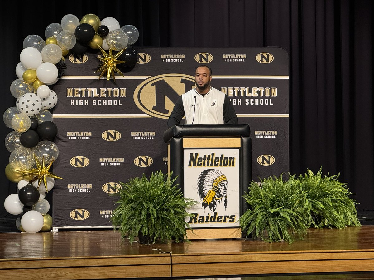 Nettleton has a new boys basketball coach.

Dominic Lincoln introduced this afternoon. He guided Alma to the 2024 5A West championship, 2024 &amp; 2025 5A State Playoffs. Looks to build on success of predecessor Bubba Deaton.

More from Lincoln tonight at 6pm &amp; 10pm