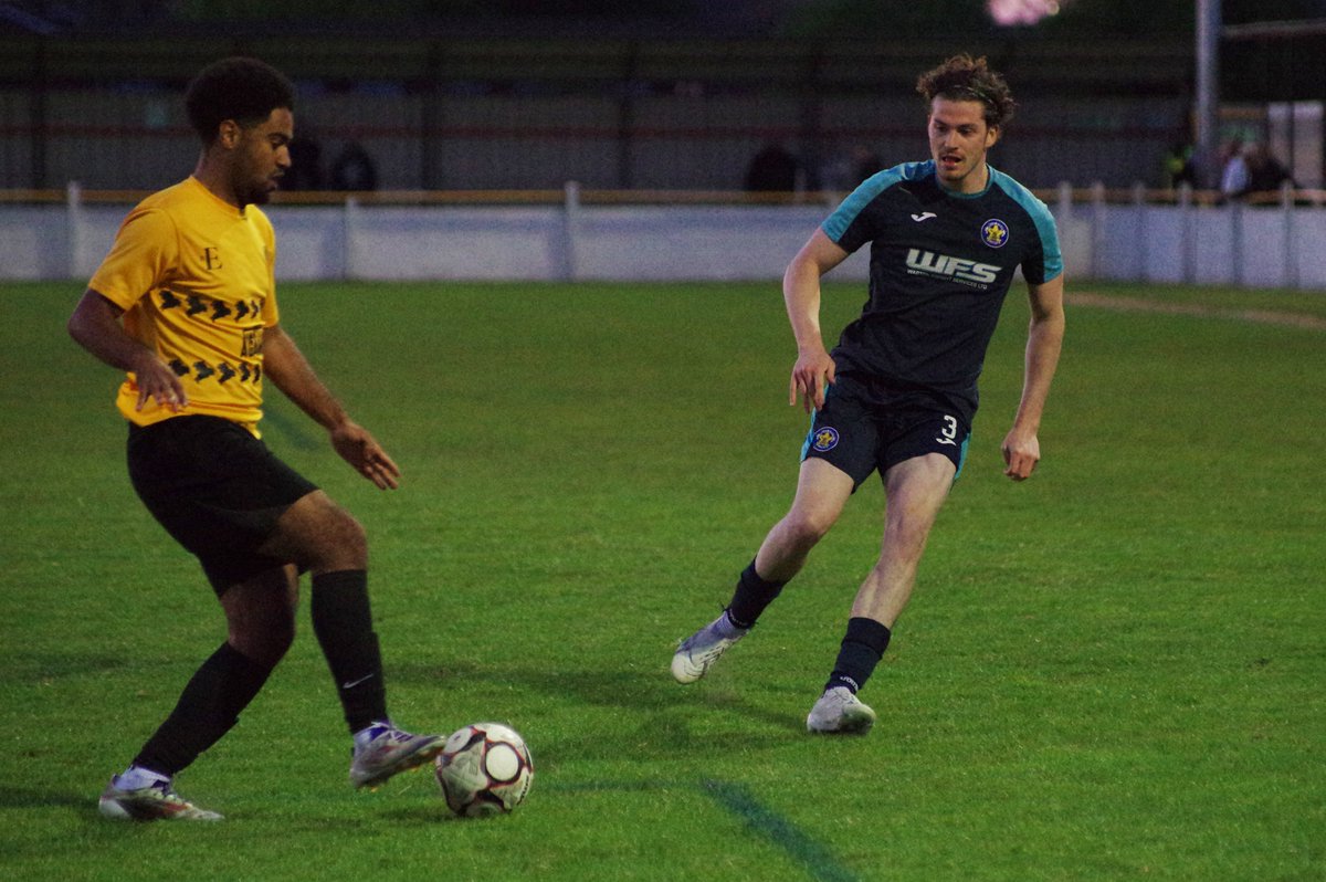 RayleighFootie's tweet image. A few photos📸 as Rayleigh fall at the final hurdle, but everyone at @RayleighTownFC1 should be super proud at what this group of players and the management team have achieved in their first season as a step 6 club🫡
@NonLeagueCrowd @NonLeagueUK_