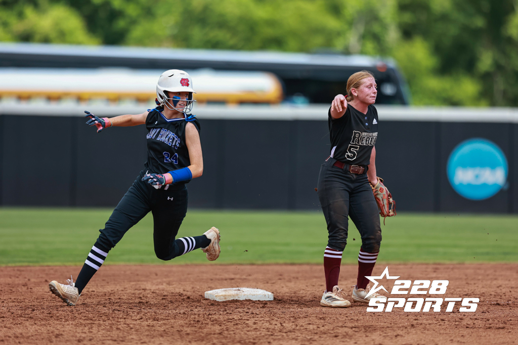 228Sports's tweet image. #GeorgeCounty takes Game 1 of the 5A State Championship with a 4-1 win over #NeshobaCentral. Let us know your Game 2 predictions in the comments! 📸 #228Sports