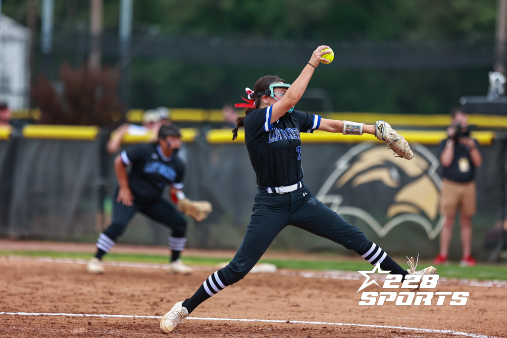 228Sports's tweet image. #GeorgeCounty takes Game 1 of the 5A State Championship with a 4-1 win over #NeshobaCentral. Let us know your Game 2 predictions in the comments! 📸 #228Sports