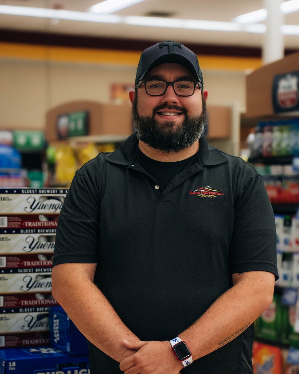 Meet Roger! 👋 
He has been keeping shelves stocked with your favorite beverages since 2018. When he is not working, he is with his family watching sports or planning their next trip. Fun fact, his cousin played in the 2021 Super Bowl with Tom Brady! 👀 🏈