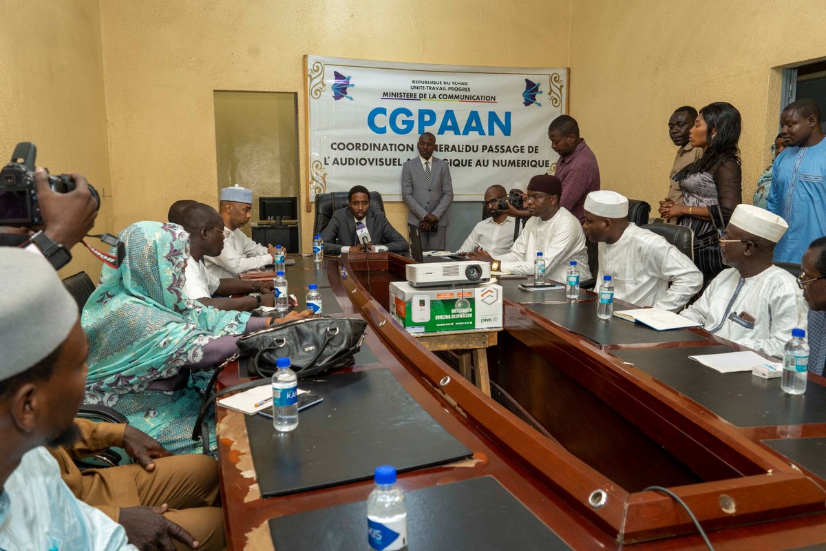 cgpaan's tweet photo. 🎯Le Ministre de la Communication, Gassim Chérif, a visité la coordination ce 14 mai pour s’enquérir des conditions de travail et de l’avancement du projet #ToutNumérique. Il a salué les efforts et réaffirmé son soutien jusqu’à l’achèvement. 🙌🇹🇩
#TransitionNumérique #Tchad https://t.co/Iki4nSsGGu