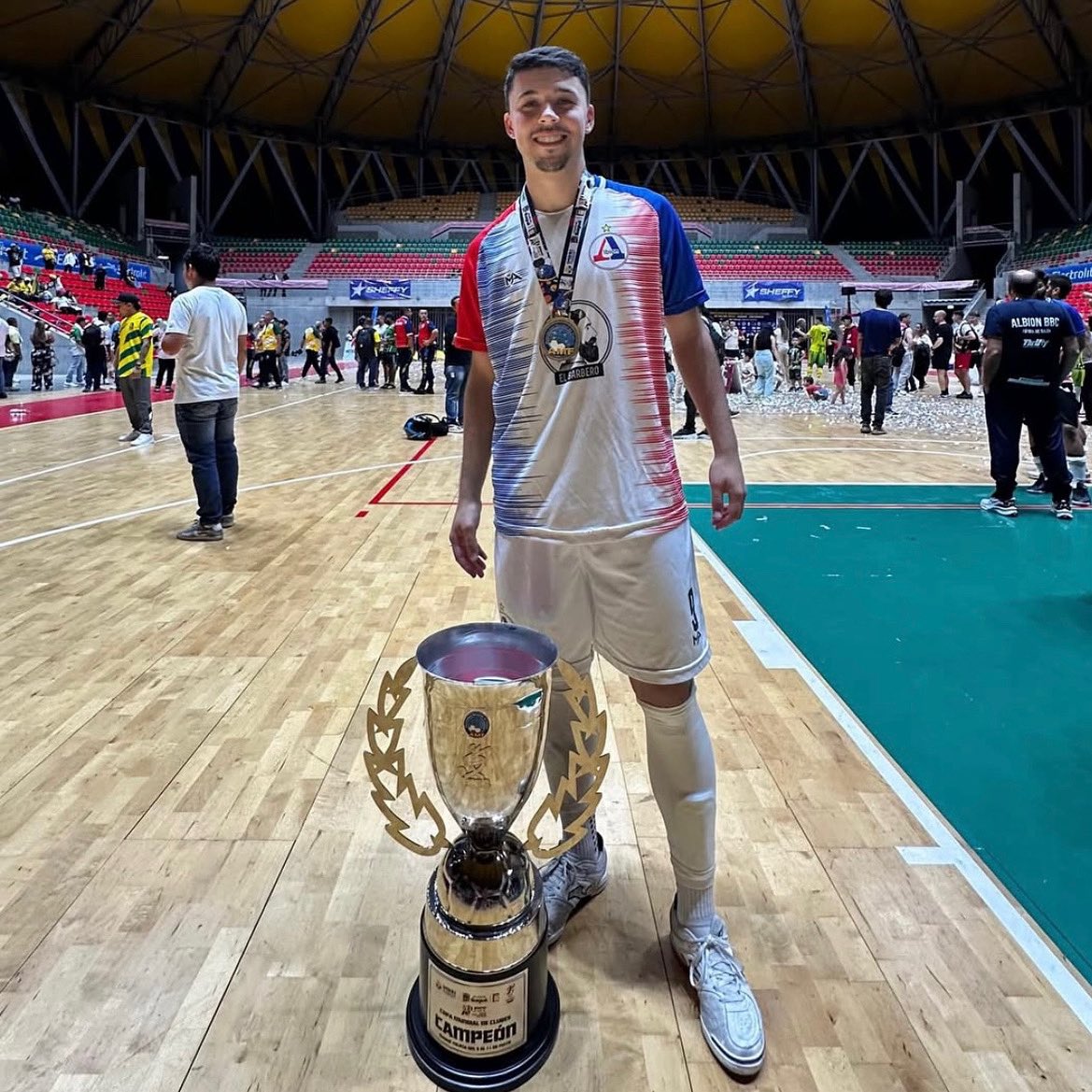 👟 𝐌𝐀𝐓𝐇𝐄𝐔𝐒 𝐓𝐄𝐒𝐒𝐌𝐄𝐑, 𝐄𝐋 𝐆𝐎𝐋𝐄𝐀𝐃𝐎𝐑 𝐃𝐄 𝐀𝐋𝐁𝐈𝐎𝐍

🇧🇷 El jugador brasileño Matheus Tessmer, fue el goleador de Albion en el Mundial de clubes con 5 anotaciones

✌️ Sin duda que los dos tantos en la final quedarán marcados por siempre

🔫 El pistolero logró