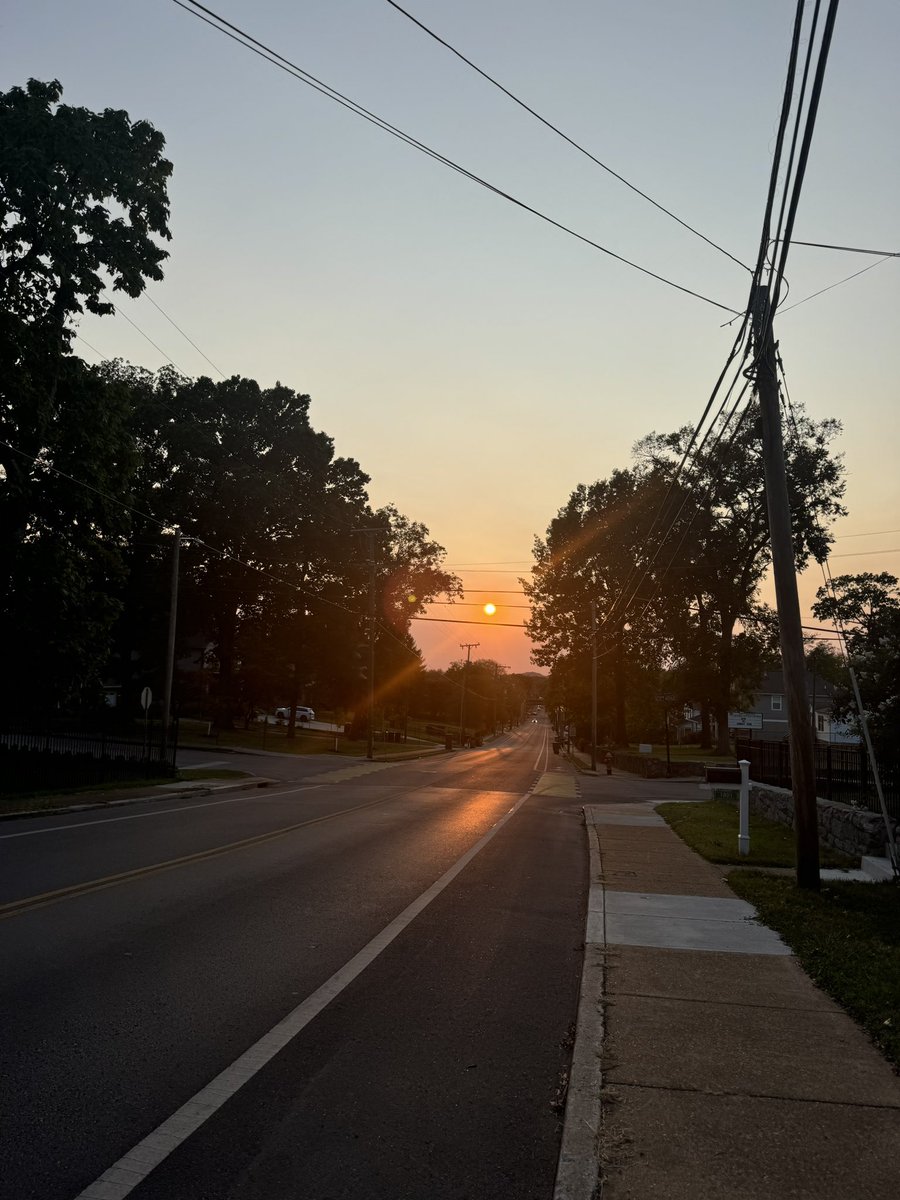 TomMisch's tweet photo. Red Moon is out now, a song made in Nashville last year 🌚🌚🌚

Made with Ian Fitchuk and Daniel Tashian. With some help from @matthewmaltese 🌙 https://t.co/GXCj8UneRB https://t.co/H6lHp7eWOO