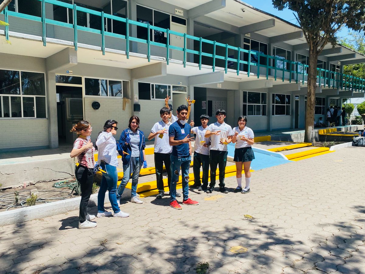 educacionqro's tweet image. Nos sumamos desde Querétaro a la Jornada Nacional de #TequiosPorLaPaz.
🧼🖌️ En el @CONALEPQRO  , alumnas y alumnos participaron con una jornada de salud y actividades de limpieza que promueven una vida libre de adicciones.
¡Por entornos escolares más seguros y saludables!
#SEDEQ…