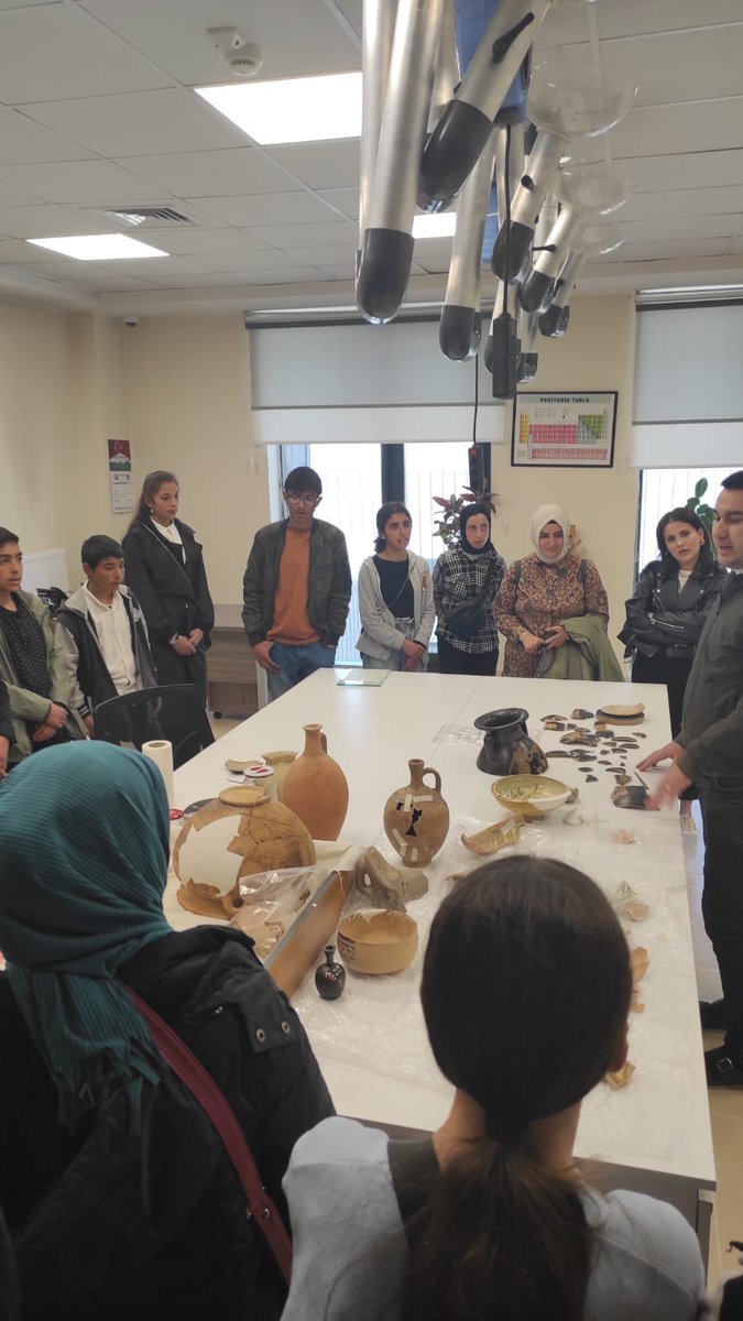 Tekman Kaymakamlığı koordinesinde, LGS’ye hazırlanan öğrencilerimize yönelik Erzurum merkezdeki nitelikli liselerin tanıtımı amacıyla bir gezi programı düzenlendi.

#TekmanKaymakamlığı #LGS2025 #İlhamVerenGezi #EğitimdeVizyon #GeleceğeYatırım