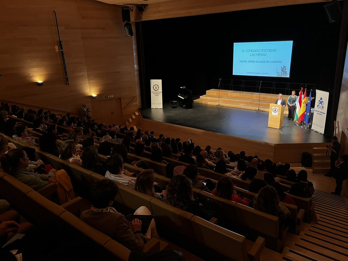👩‍⚕️👏| El Colegio de Enfermería de La Rioja ha celebrado esta tarde en @riojaforum un una gala con motivo del #DiaInternacionalDeLaEnfermería y como homenaje a aquellos profesionales que han cumplido 25 y 40 años de profesión.