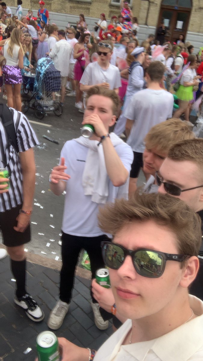 ALKOHOLDET (@alkoholdet) on Twitter photo <a href="/PLJcs_/">PLJcs</a> ER TILBAGE!🔥 Efter en vellykket udpumpning smider han en 2.13 rating og er selvfølgelig til at finde i gaden igen!🍻
Første halvdel af power overstået vi vinder 8 ud af 9 kampe! 👩🦽🔫
<a href="/SnalleGG/">Snalle</a>
<a href="/kakomaelk/">Sebastian "kakomaelk" Steffensen</a>
<a href="/Hammervig_/">Hammervig</a>
<a href="/PLJcs_/">PLJcs</a>
<a href="/z1tocs/">Art “z1to” Mittelman</a>
💚
SKÅL!🍻 <a href="/PLJcs_/">PLJcs</a> ER TILBAGE!🔥 Efter en vellykket udpumpning smider han en 2.13 rating og er selvfølgelig til at finde i gaden igen!🍻
Første halvdel af power overstået vi vinder 8 ud af 9 kampe! 👩🦽🔫
<a href="/SnalleGG/">Snalle</a>
<a href="/kakomaelk/">Sebastian "kakomaelk" Steffensen</a>
<a href="/Hammervig_/">Hammervig</a>
<a href="/PLJcs_/">PLJcs</a>
<a href="/z1tocs/">Art “z1to” Mittelman</a>
💚
SKÅL!🍻