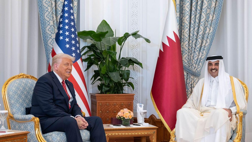 TamimBinHamad's tweet image. مباحثات استثنائية اليوم مع الرئيس الأمريكي دونالد ترامب في الدوحة، نعطي من خلالها دفعة جديدة للتعاون الاستراتيجي القائم بين بلدينا في مختلف المجالات. قطر والولايات المتحدة تجمعهما علاقات متميزة وتعاون ثنائي كبير، ونتطلع معاً في ضوء الإمكانات الهائلة للبلدين إلى دفعه لمستوى أعمق…