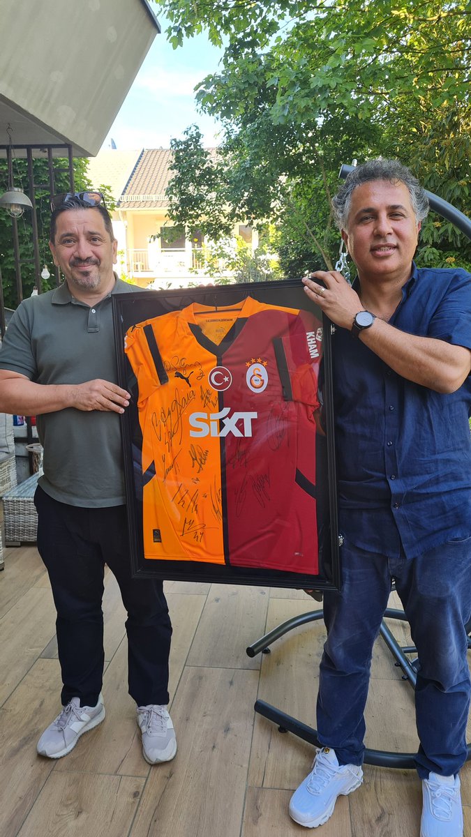 50. Doğum günüme takım imzalı <a href="/GalatasaraySK/">Galatasaray SK</a> Forması...

Teşekkürler böyle bir çılgınlığı akıl edip gerçeğe dönüştüren arkadaşım Zafer <a href="/zuxxi/">Zafer Karaca</a>